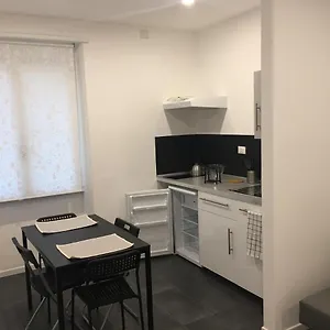 Apartment Ale 160 Grey, Rom
